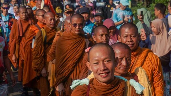 Biksu Thailand Diduga Tilap Uang Jemaat Rp 148 Miliar dari Kuil